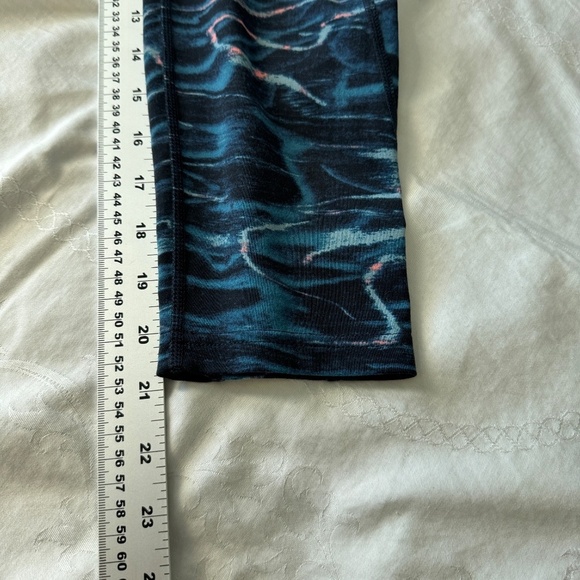Tuff Athletics Blue/Black Abstract Psychedelic Yoga Cropped Leggings Size Small - Picture 11 of 13